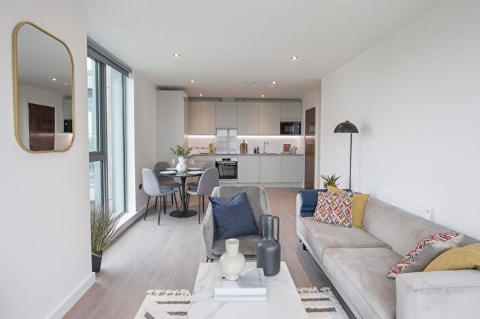 2 Bedroom Flat To Rent In Thames Quarter, Reading, RG1