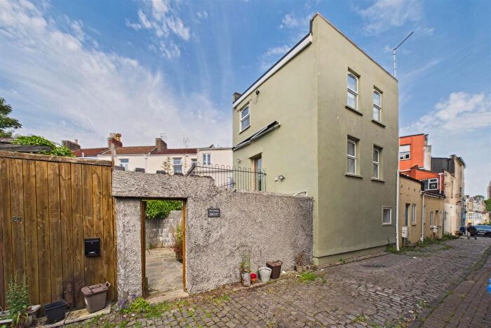 2 Bedroom Semi-Detached House For Sale In Cottage - Garden & Parking, BS6