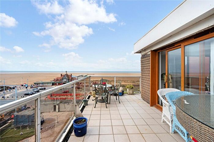 3 Bedroom Flat For Sale In St. Annes Road West, Lytham St. Annes, Lancashire, FY8