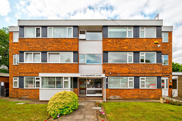 2 Bedroom Flat To Rent In Selworthy Close, Wanstead, E11