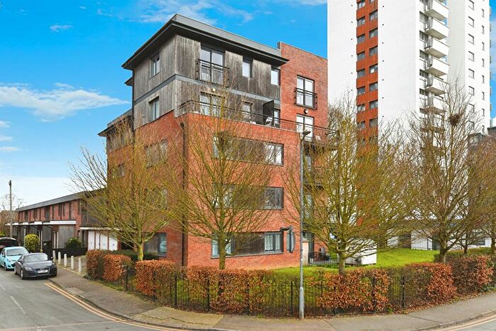 2 Bedroom Apartment For Sale In Arnhem Road, Chelmsford, CM1