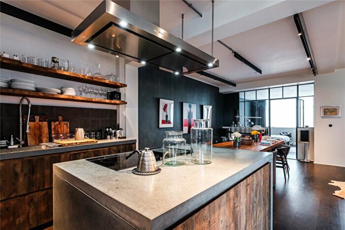 2 Bedroom Apartment To Rent In Cavell Street, London, E1