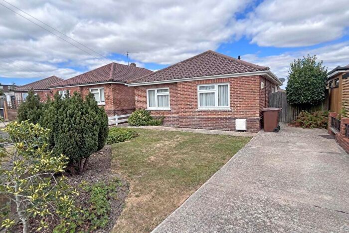2 Bedroom Detached Bungalow For Sale In Broadaview Close, Eastbourne, BN20