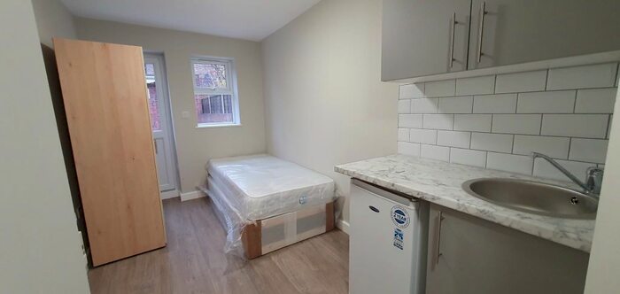 Studio To Rent In Northcote Avenue, Southall, UB1
