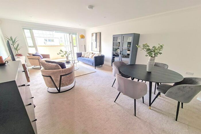 2 Bedroom Flat To Rent In Poole Park, BH14