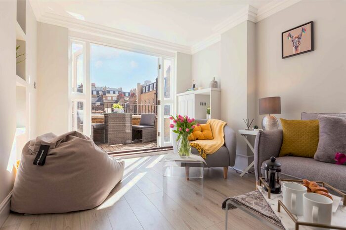 1 Bedroom Flat To Rent In Flat, - Upper Berkeley Street, London, W1H