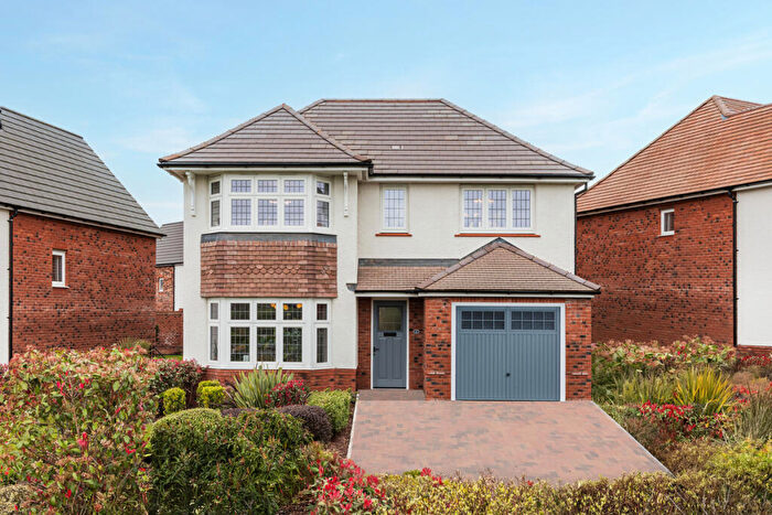 3 Bedroom Detached House For Sale In De Lisle Bush Way, Stonehouse, GL10