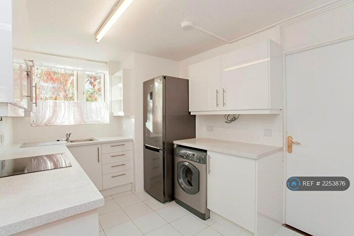 4 Bedroom Flat To Rent In Amina Way, London, SE16