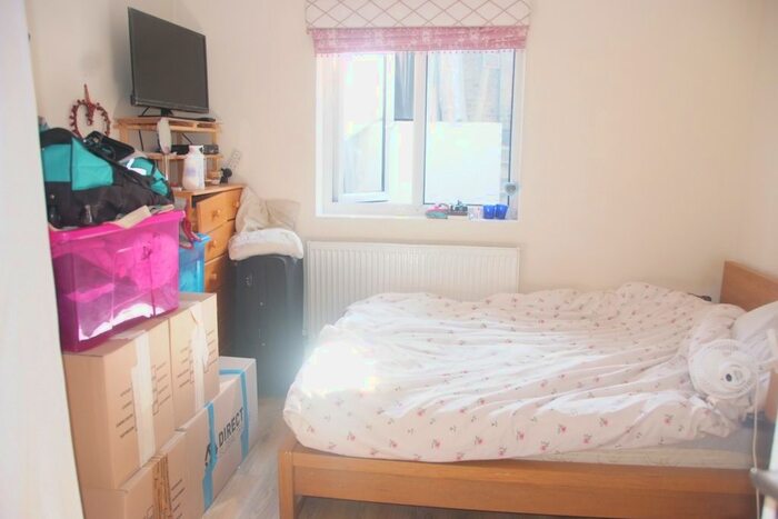 2 Bedroom Flat To Rent In Amersham Road, London, SE14