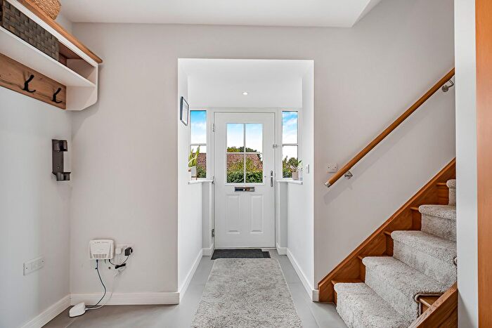 3 Bedroom Semi-Detached House For Sale In Bacchus Lane, Brough, HU15