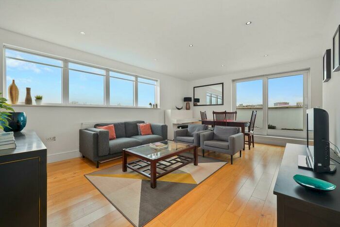 3 Bedroom Flat To Rent In Caledonian Road, London, N7