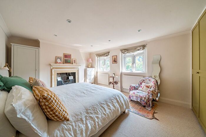 3 Bedroom Flat For Sale In Denmark Hill, Camberwell, London, SE5