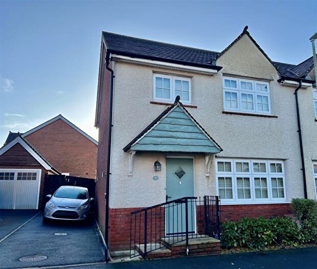 3 Bedroom Semi-Detached House For Sale In Clos Maes Rhedyn, Gorslas, Llanelli, SA14