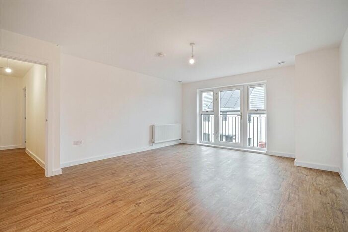 1 Bedroom Apartment To Rent In Goodwood Crescent, Crowthorne, Bracknell Forest, RG45