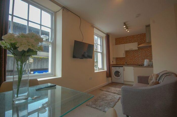 2 Bedroom Flat To Rent In Wind Street, Neath, SA11