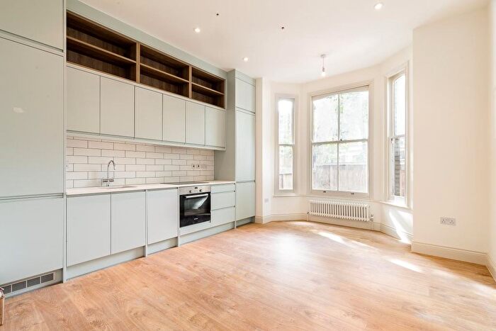 2 Bedroom Flat To Rent In Loftus Road, London, W12