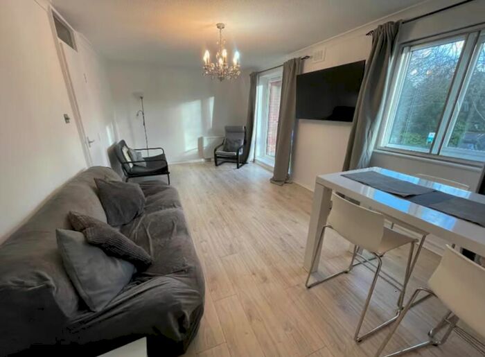 2 Bedroom Flat To Rent In Wavel Place, London, SE26