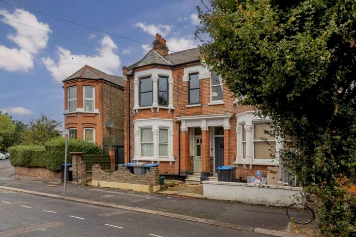 3 Bedroom Flat To Rent In Buchanan Gardens, Kensal Rise, NW10