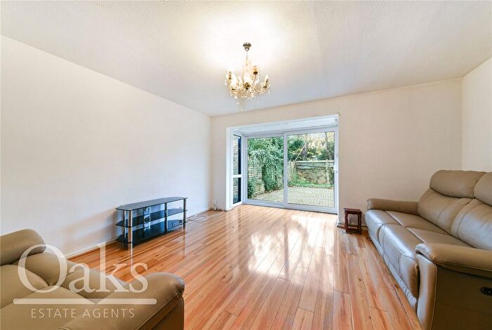 3 Bedroom Link Detached House To Rent In Minster Drive, Croydon, CR0