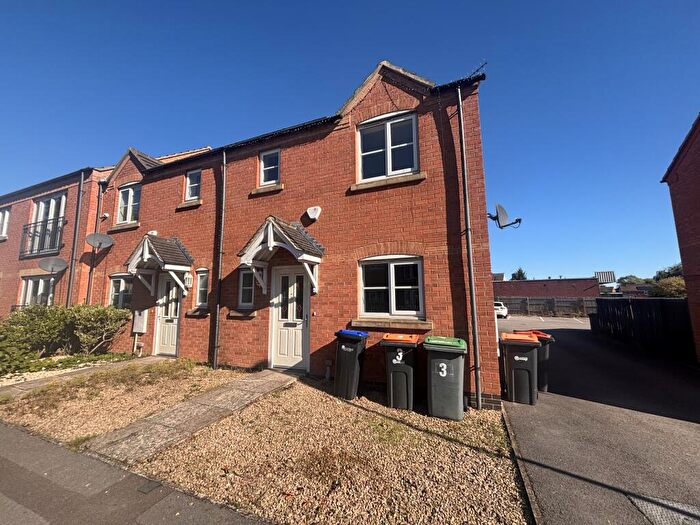 3 Bedroom Town House To Rent In Upper Mill Street, Sutton-in-ashfield, NG17