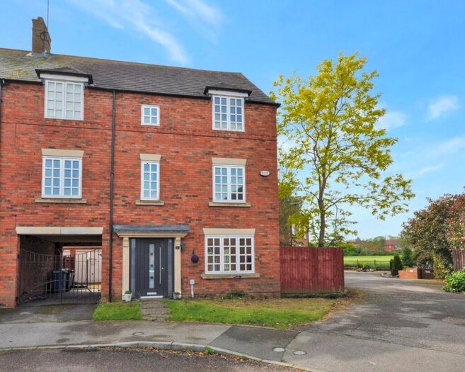 5 Bedroom Semi-Detached House For Sale In Cransley Rise, Mawsley Village, NN14