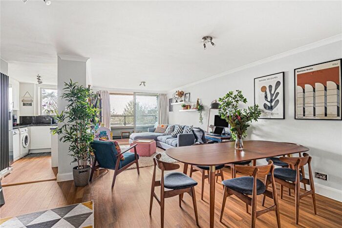 2 Bedroom Flat For Sale In Putney Hill, Putney, SW15
