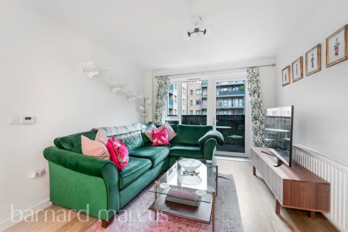 2 Bedroom Apartment For Sale In St. Johns Road, New Malden, KT3