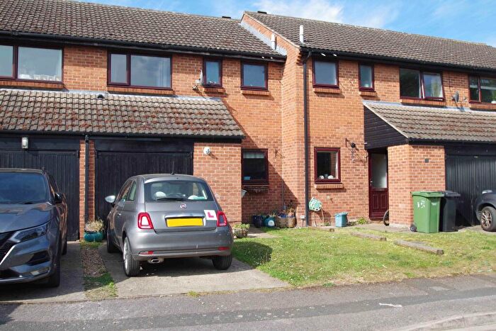 3 Bedroom Semi-Detached House To Rent In Rowland Close, OX10