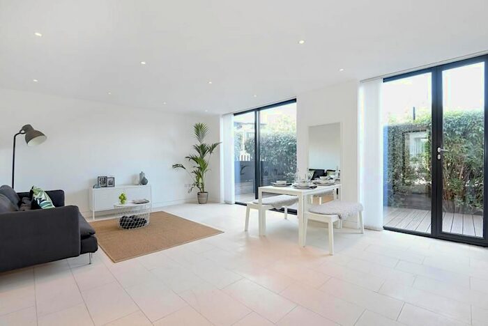 2 Bedroom Flat To Rent In Latitude House, Oval Road, Camden, London, NW1