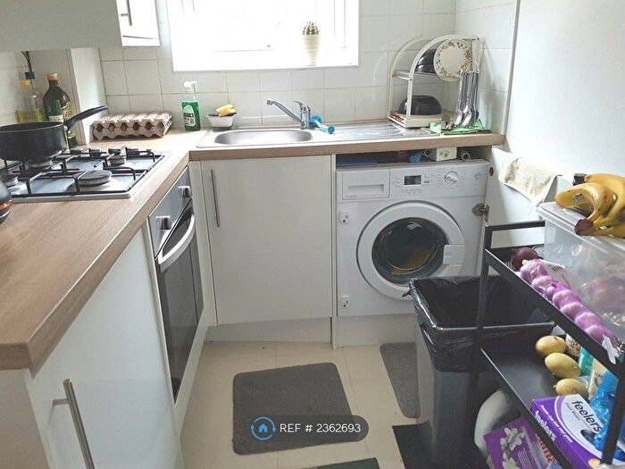 2 Bedroom Flat To Rent In Seven Sisters, London, N17