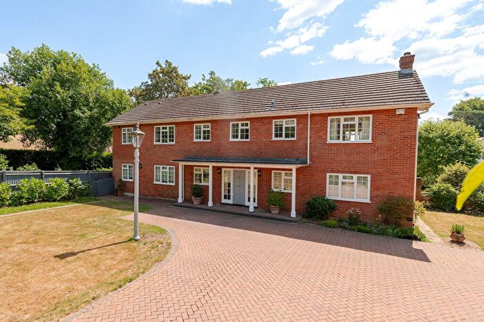 6 Bedroom Detached House For Sale In Eghams Close, Knotty Green, Beaconsfield, HP9