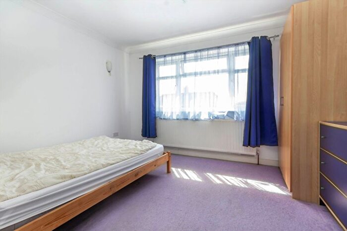 1 Bedroom Flat To Rent In Noel Road, Acton, W3