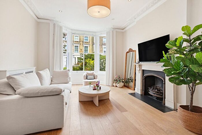 2 Bedroom Flat To Rent In Abingdon Villas, Kensington, London, W8