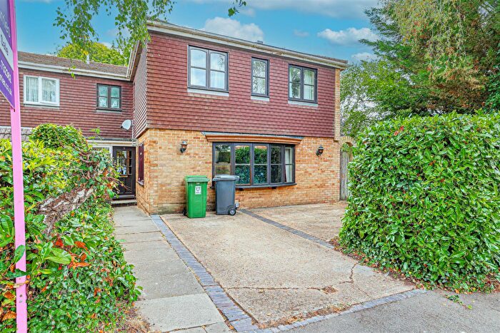 4 Bedroom End Of Terrace House For Sale In Wootton Drive, Hemel Hempstead, HP2