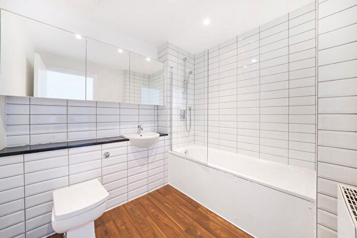2 Bedroom Flat To Rent In Albert Road, London, E16