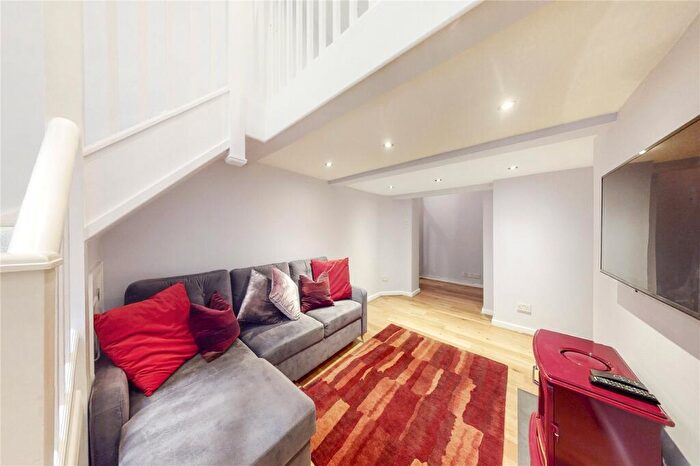 1 Bedroom Apartment To Rent In Imperial Hall, EC1V