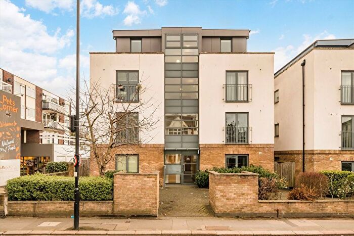 2 Bedroom Flat For Sale In Gunnersbury Lane, Acton, W3