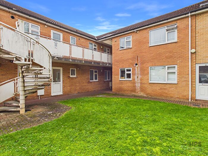 2 Bedroom Flat To Rent In Dama Court, Enniskillen Road, Cambridge, CB4