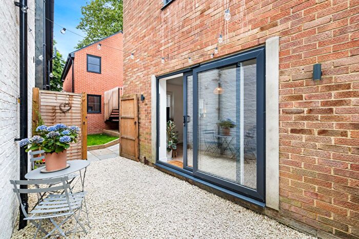 1 Bedroom Flat To Rent In Ref: Sb - Bell Street, Reigate, RH2