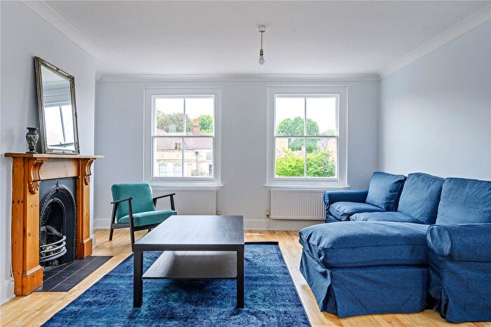 2 Bedroom Flat To Rent In Essex Road, Angel, Islington, London, N1