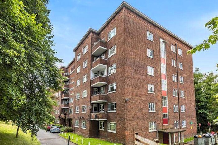 2 Bedroom Flat To Rent In Cumberland House, Kingston Hill, Kingston Upon Thames, KT2