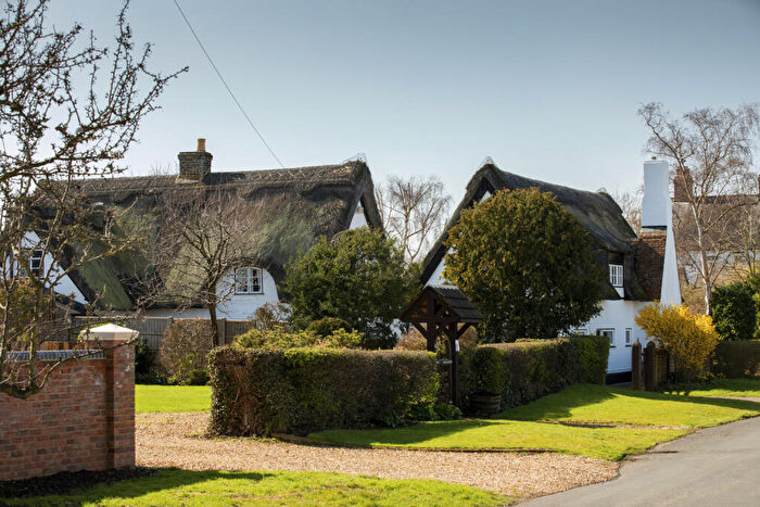 4 Bedroom Detached House For Sale In The Willows, Bedford, MK40