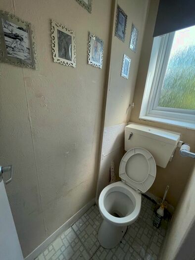 3 Bedroom Flat To Rent In Hayward Gardens, London, SW15