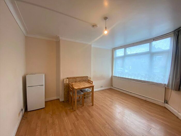 1 Bedroom Semi-Detached House To Rent In The Approach, Acton, W3