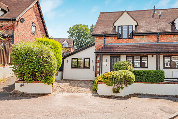 3 Bedroom Semi Detached House For Sale In Keable Road, Wrecclesham, Farnham, Surrey, GU10