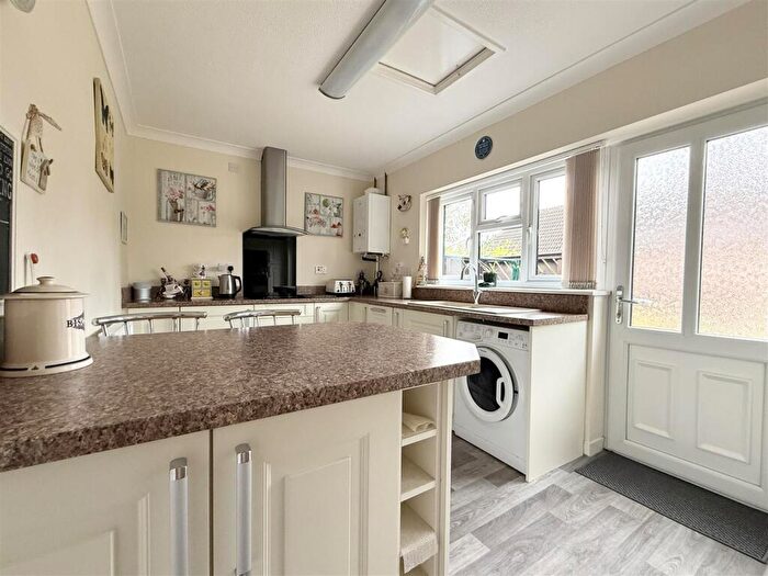 3 Bedroom Terraced Bungalow For Sale In Spinney Drive, Botcheston, LE9