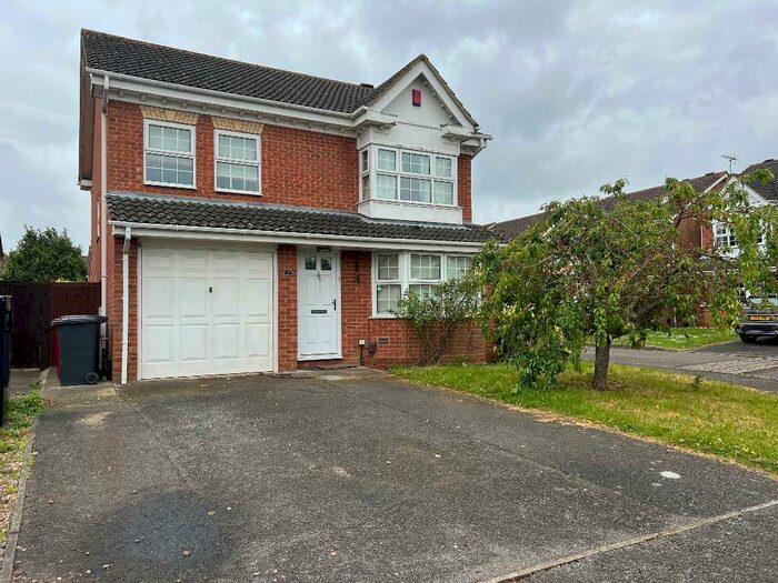 4 Bedroom Detached House To Rent In Southwold Spur, Langley, SL3