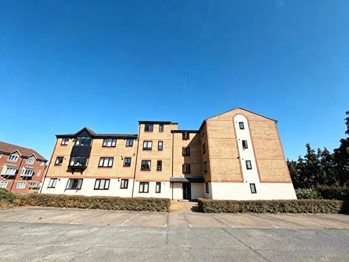 1 Bedroom Flat To Rent In Linwood Crescent, EN1