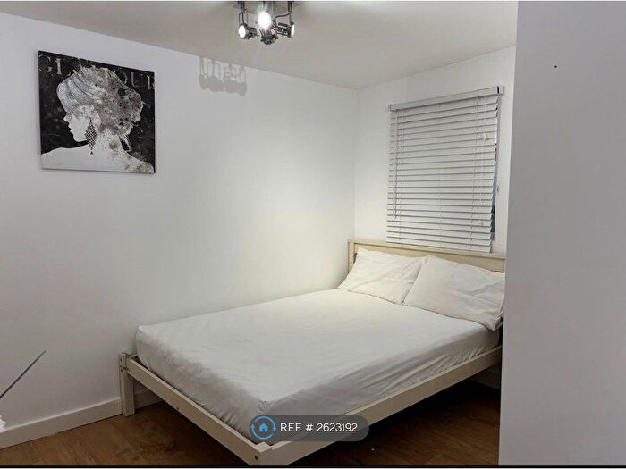 2 Bedroom Flat To Rent In London, London, SW19