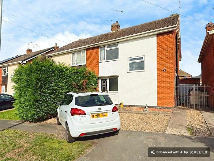 3 Bedroom Semi Detached House For Sale In Kent Drive, Oadby, LE2